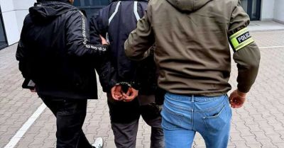 Policjanci zatrzymali dwóch poszukiwanych mężczyzn